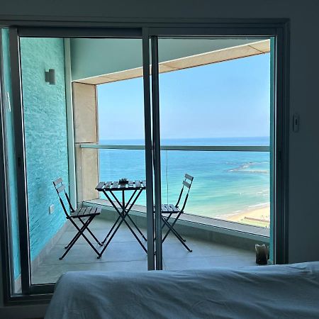 Beachfront Apartment Bat Yam Exterior photo