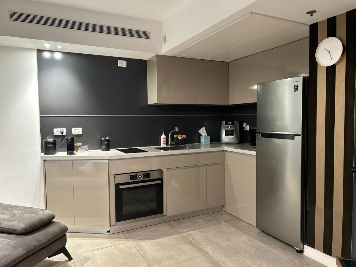 Beachfront Apartment Bat Yam Exterior photo