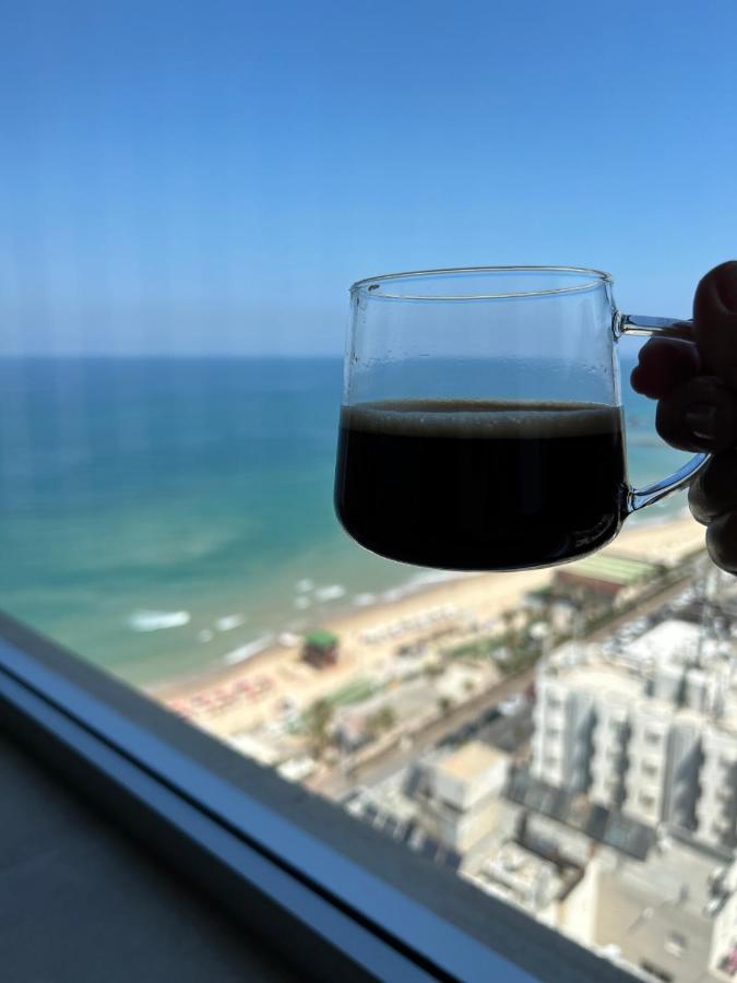 Beachfront Apartment Bat Yam Exterior photo